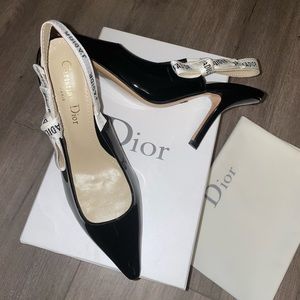 J'ADIOR DIOR SLINGBACK PUMP
Black Patent Calfskin Size 39